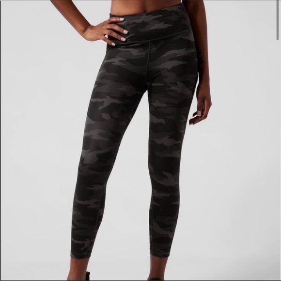 Athleta Pants - Athleta Ultimate Camo 7/8 Tight, 1X